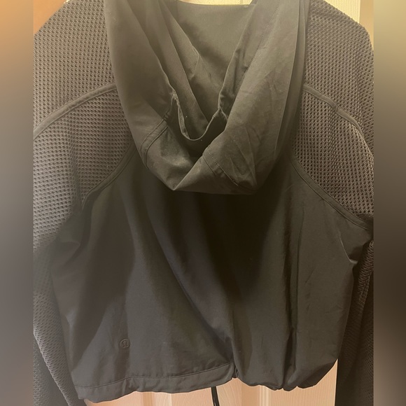 NWOT LULULEMON TOP - Picture 4 of 4